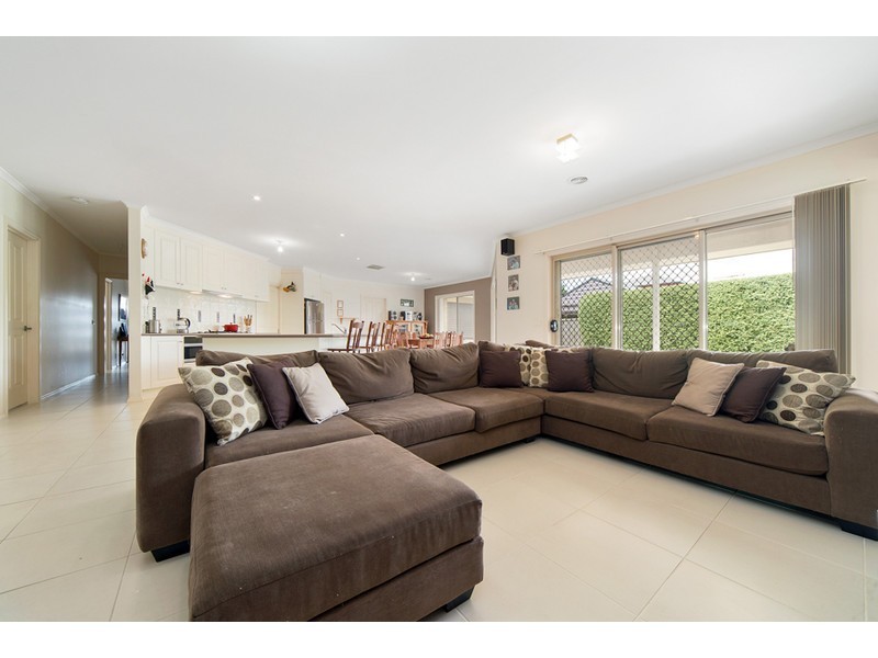 25 Pepperbush Crescent, Langwarrin VIC 3910