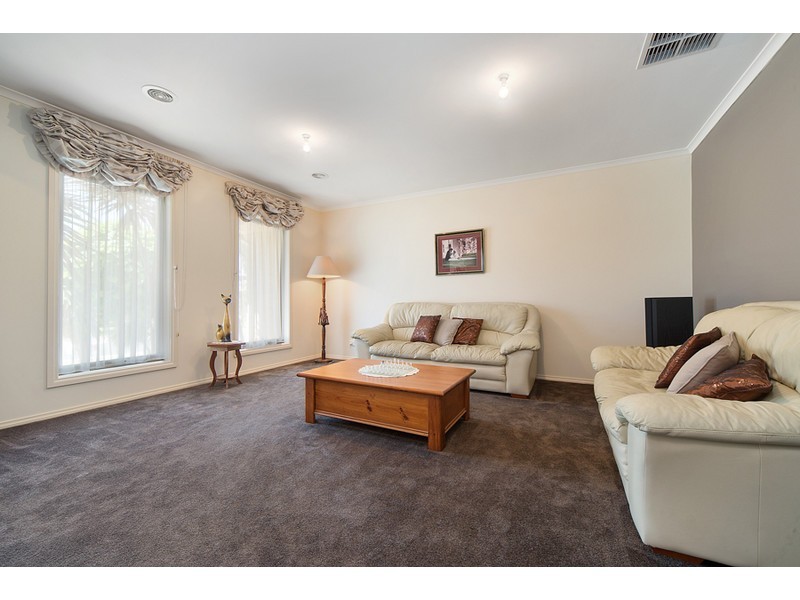 25 Pepperbush Crescent, Langwarrin VIC 3910