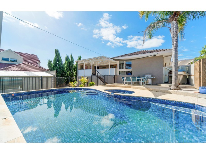 18 Raymond Avenue, Langwarrin VIC 3910