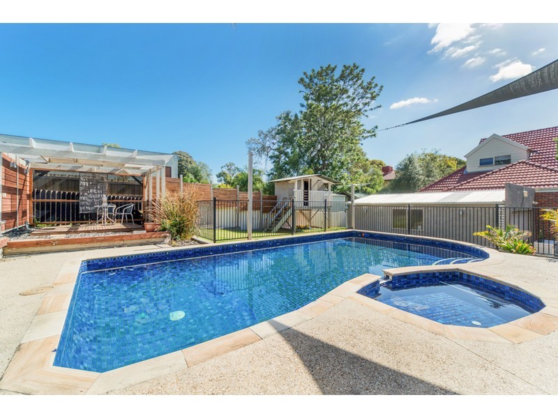 18 Raymond Avenue, Langwarrin VIC 3910