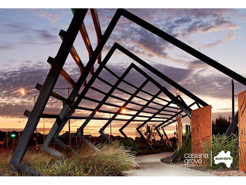 30 Spearwood Rise, Cranbourne West VIC 3977