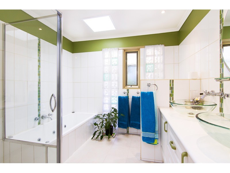 16 Parkview Drive, Frankston VIC 3199