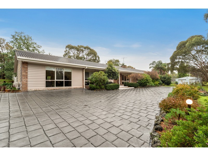 8 Vista Court, Somerville VIC 3912