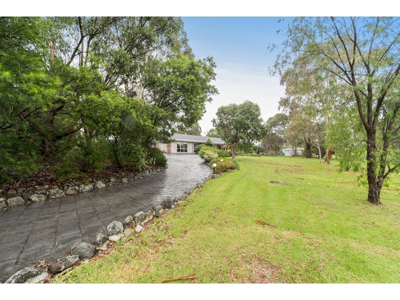 8 Vista Court, Somerville VIC 3912