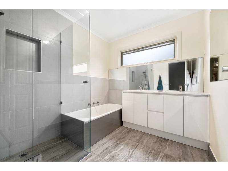 8 Vista Court, Somerville VIC 3912