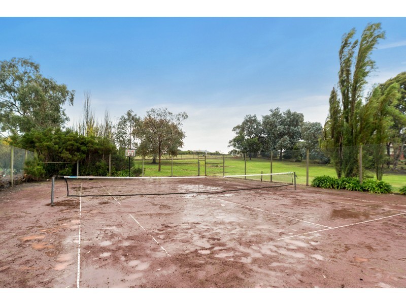 8 Vista Court, Somerville VIC 3912