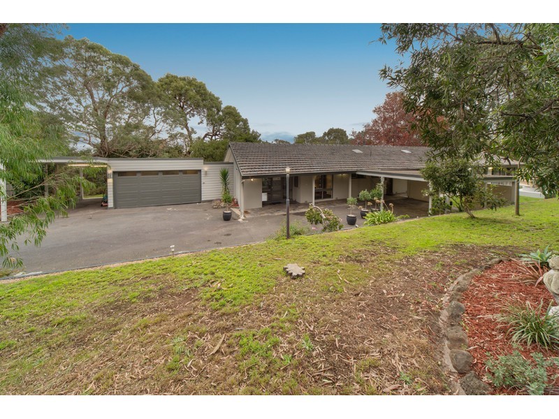 1 Mountain Avenue, Frankston South VIC 3199