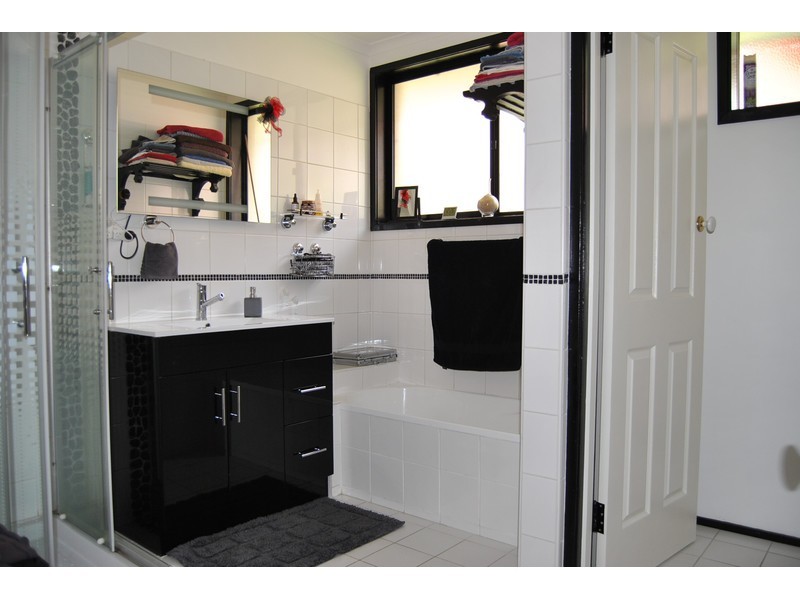 82 Ashleigh Avenue, Frankston VIC 3199