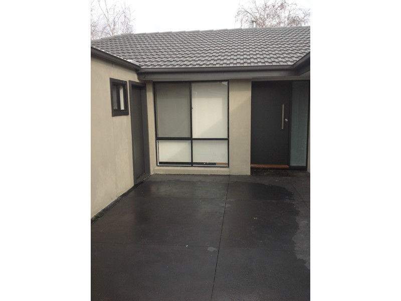 27 Downs Road, Seaford VIC 3198