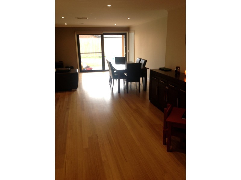 27 Downs Road, Seaford VIC 3198