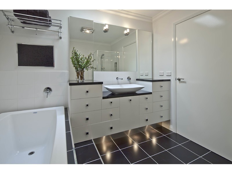 18 Helvetia Court, Frankston South VIC 3199