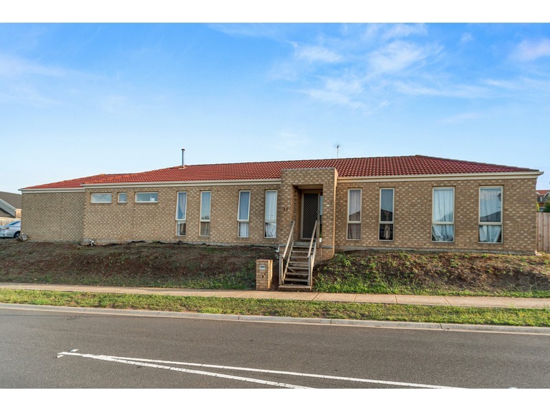 35 Mcgowan Drive, Skye VIC 3977