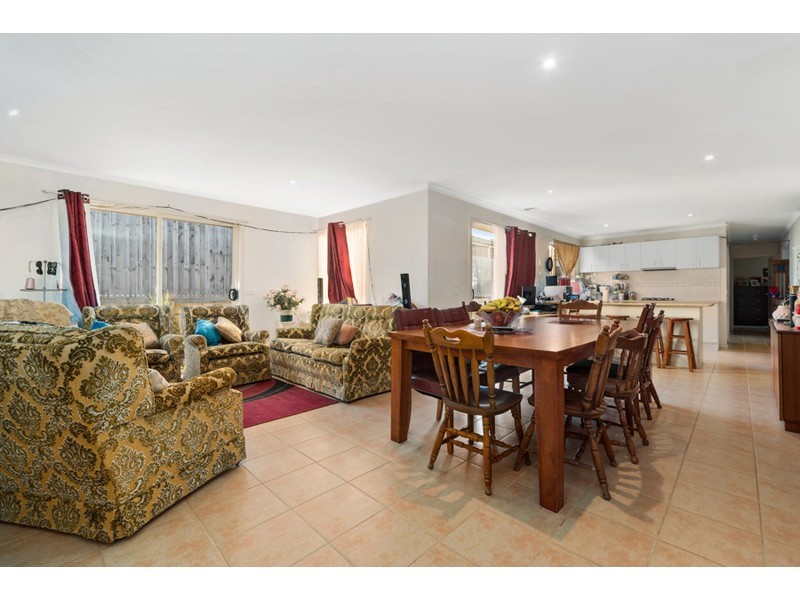 35 Mcgowan Drive, Skye VIC 3977