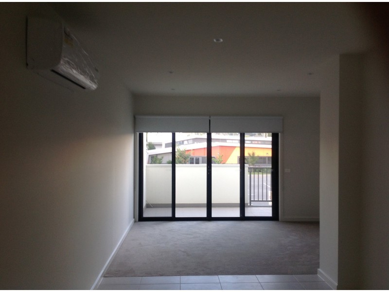 8/17 Edgeware Close, Pakenham VIC 3810