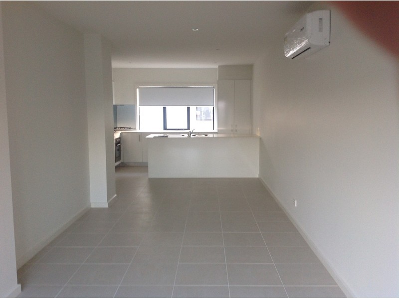 8/17 Edgeware Close, Pakenham VIC 3810