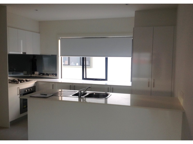 8/17 Edgeware Close, Pakenham VIC 3810