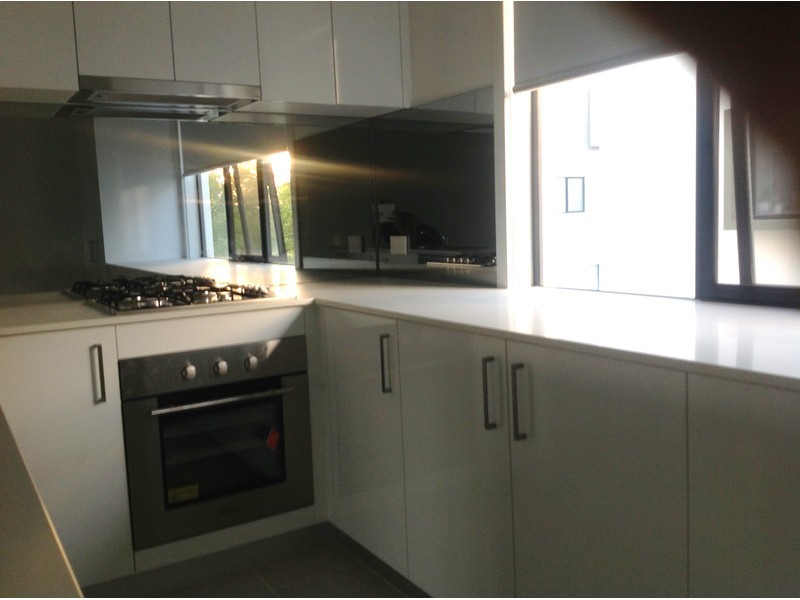 8/17 Edgeware Close, Pakenham VIC 3810
