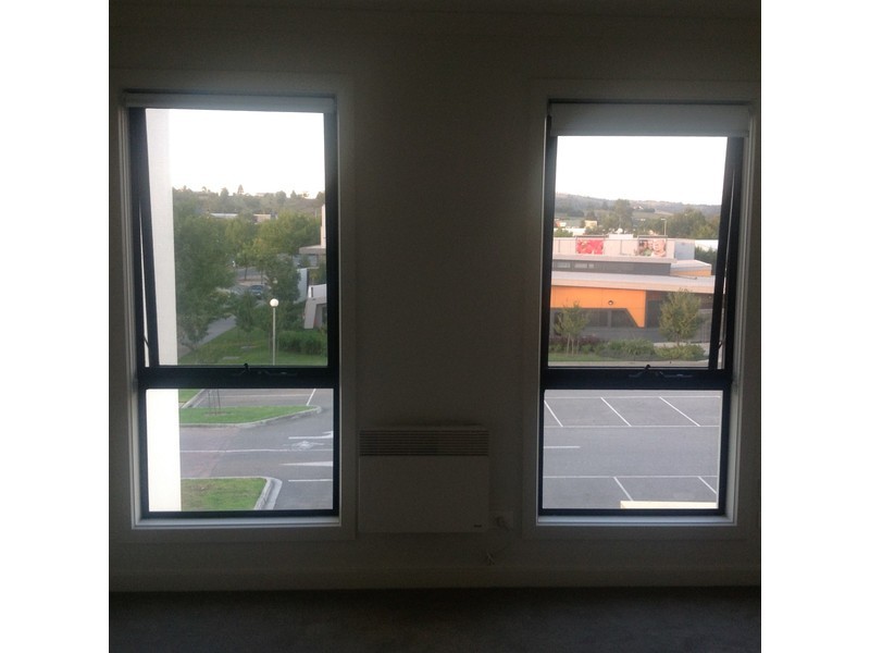 8/17 Edgeware Close, Pakenham VIC 3810