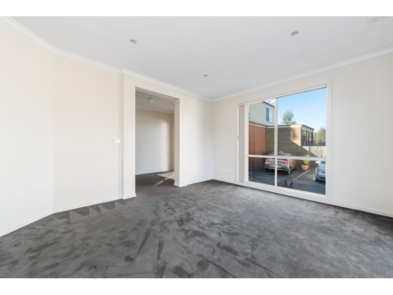 4/2 Edward Street, Langwarrin VIC 3910