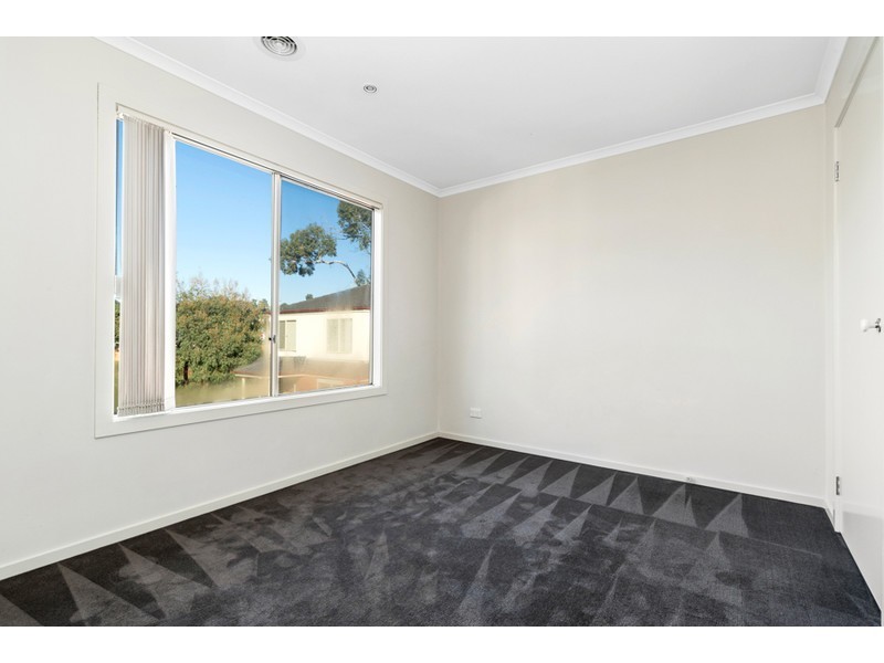 4/2 Edward Street, Langwarrin VIC 3910