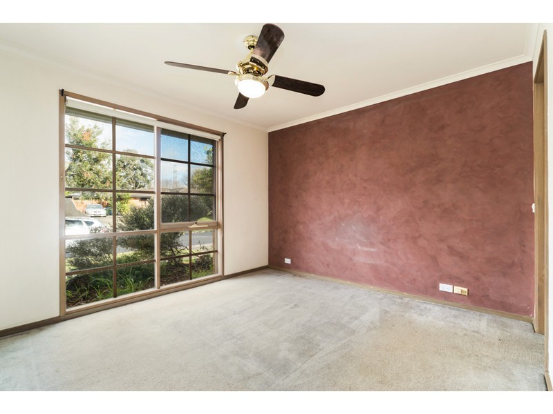 33 Toirram Crescent, Cranbourne VIC 3977