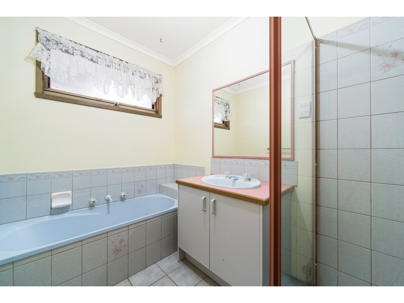 33 Toirram Crescent, Cranbourne VIC 3977