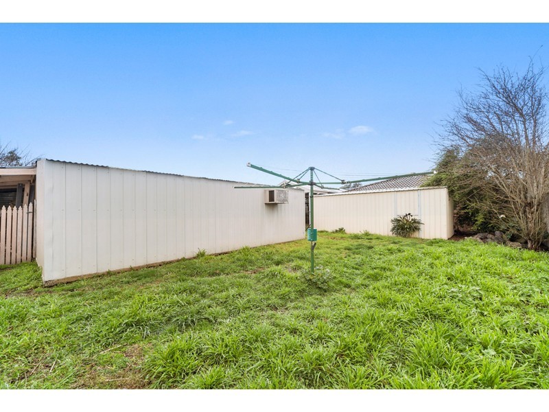 33 Toirram Crescent, Cranbourne VIC 3977