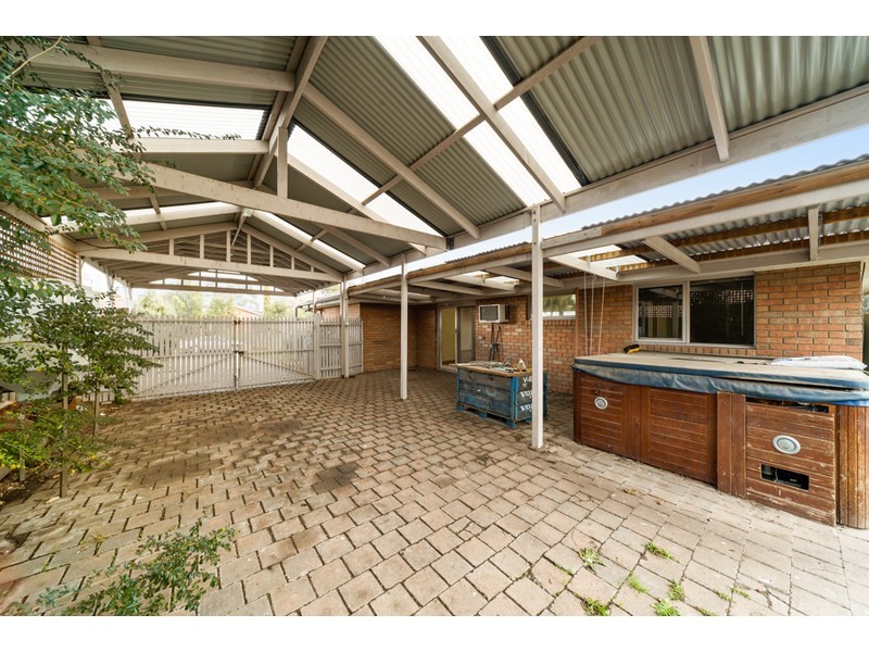 33 Toirram Crescent, Cranbourne VIC 3977