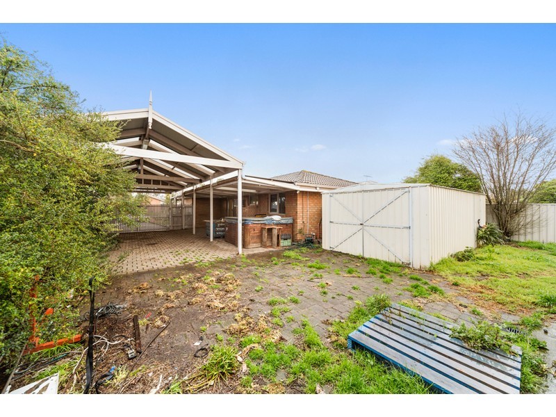 33 Toirram Crescent, Cranbourne VIC 3977