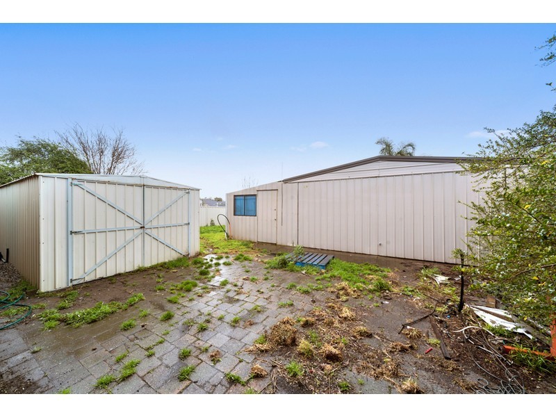 33 Toirram Crescent, Cranbourne VIC 3977