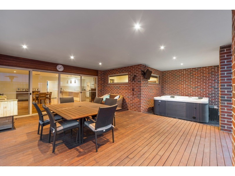 6 Peter Chance Crescent, Langwarrin VIC 3910