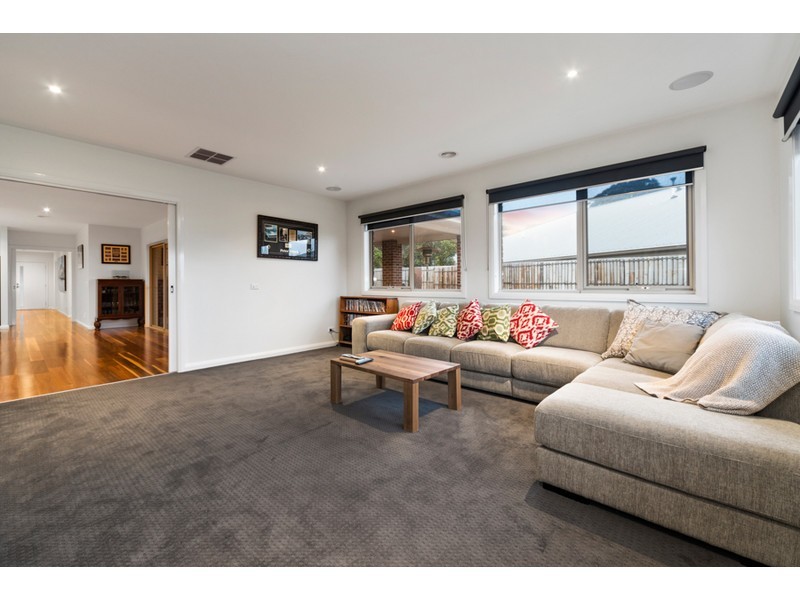 6 Peter Chance Crescent, Langwarrin VIC 3910