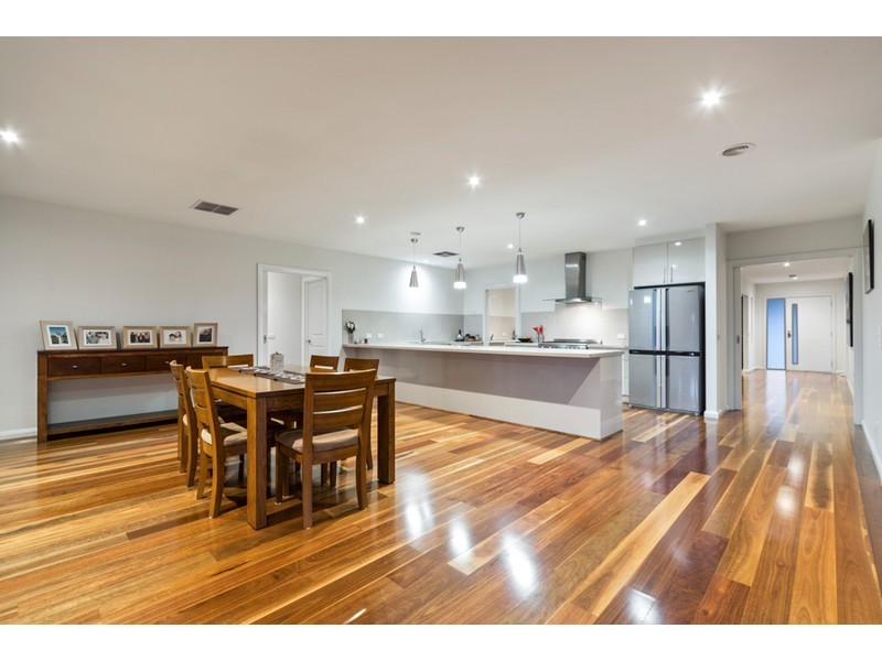 6 Peter Chance Crescent, Langwarrin VIC 3910