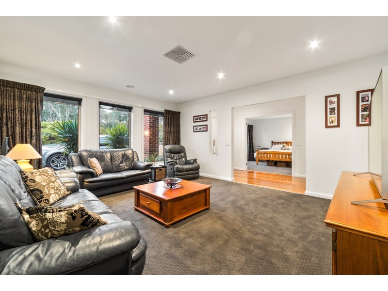 6 Peter Chance Crescent, Langwarrin VIC 3910