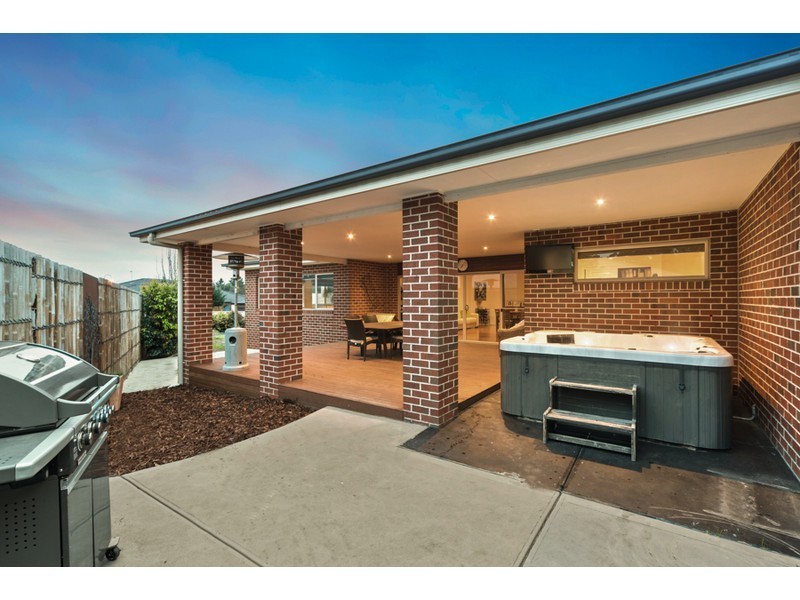 6 Peter Chance Crescent, Langwarrin VIC 3910