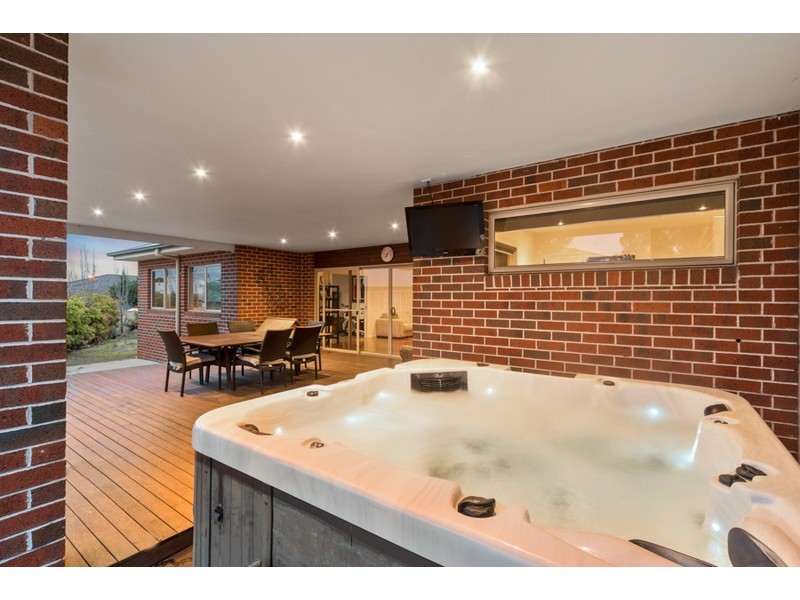 6 Peter Chance Crescent, Langwarrin VIC 3910