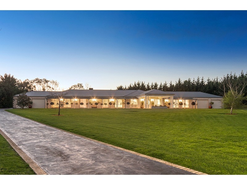 4 Garden Brae Court, Langwarrin South VIC 3911
