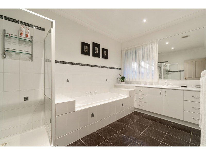 4 Garden Brae Court, Langwarrin South VIC 3911