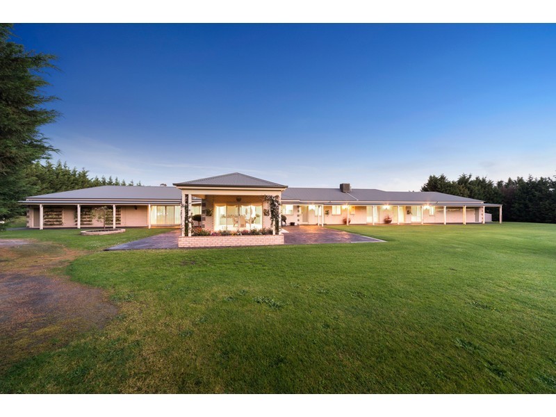 4 Garden Brae Court, Langwarrin South VIC 3911