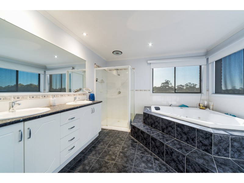 18 Grasswren Close, Langwarrin VIC 3910