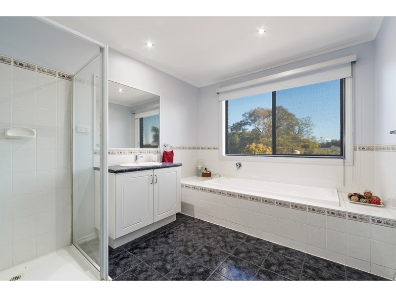 18 Grasswren Close, Langwarrin VIC 3910