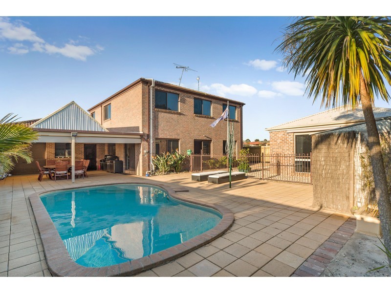 18 Grasswren Close, Langwarrin VIC 3910