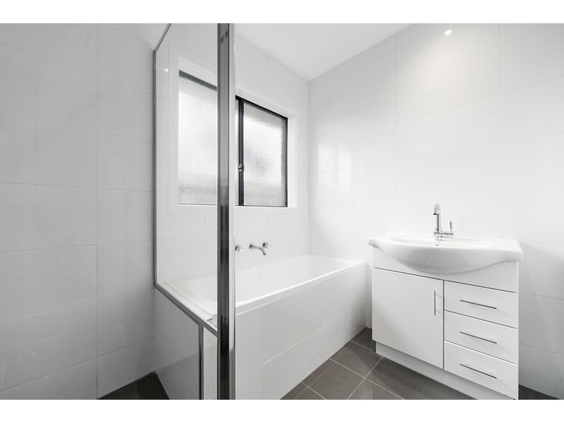 2/37 Bouvardia Crescent, Frankston North VIC 3200