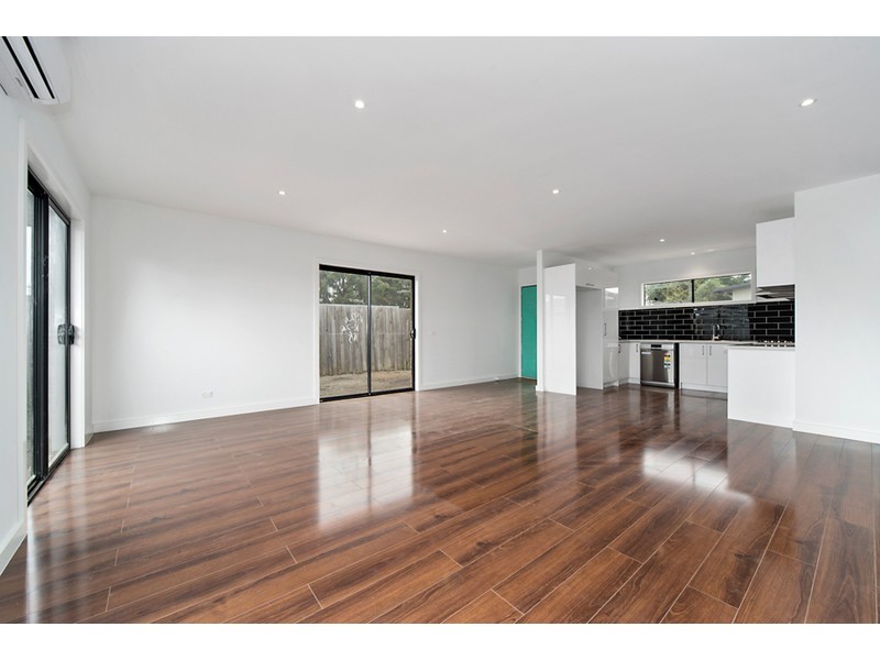 2/37 Bouvardia Crescent, Frankston North VIC 3200