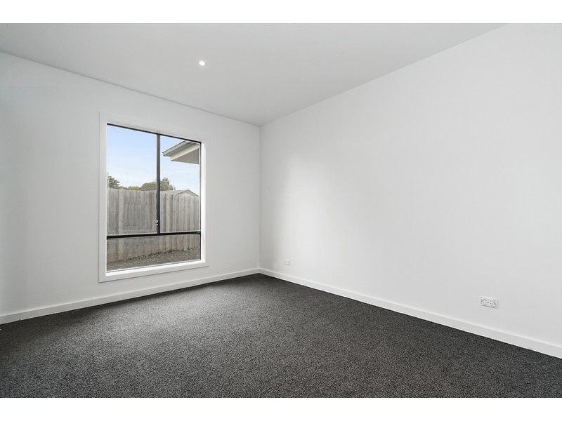 2/37 Bouvardia Crescent, Frankston North VIC 3200