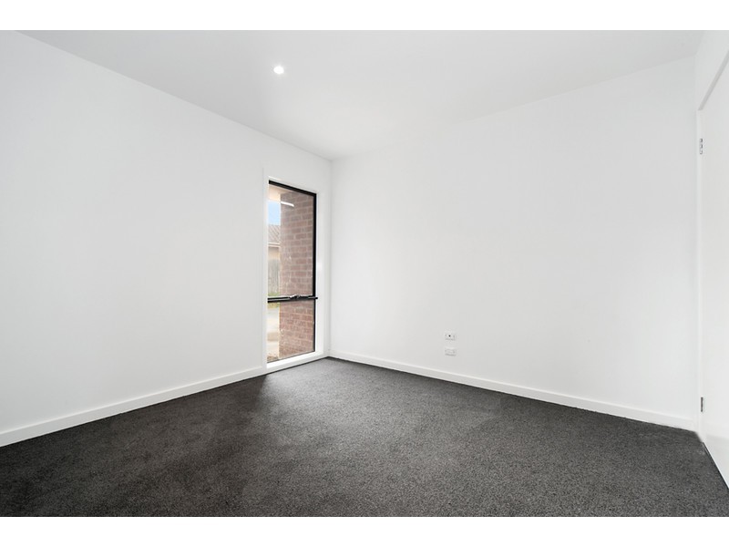 2/37 Bouvardia Crescent, Frankston North VIC 3200