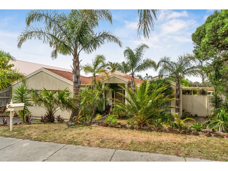 15 Marriott Crescent, Skye VIC 3977