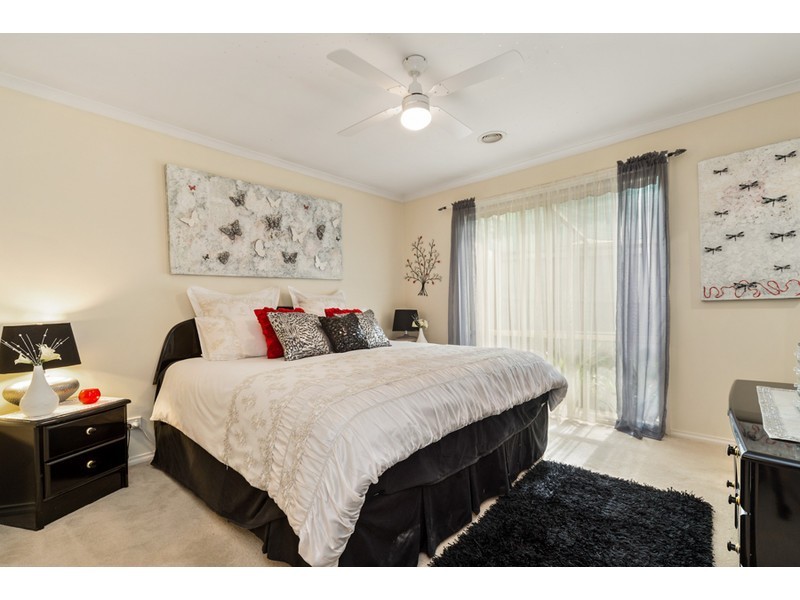 15 Marriott Crescent, Skye VIC 3977