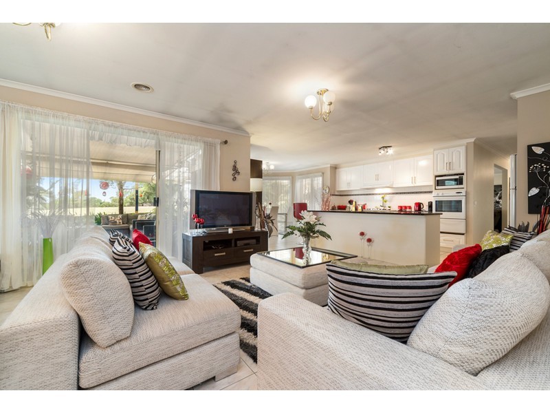15 Marriott Crescent, Skye VIC 3977