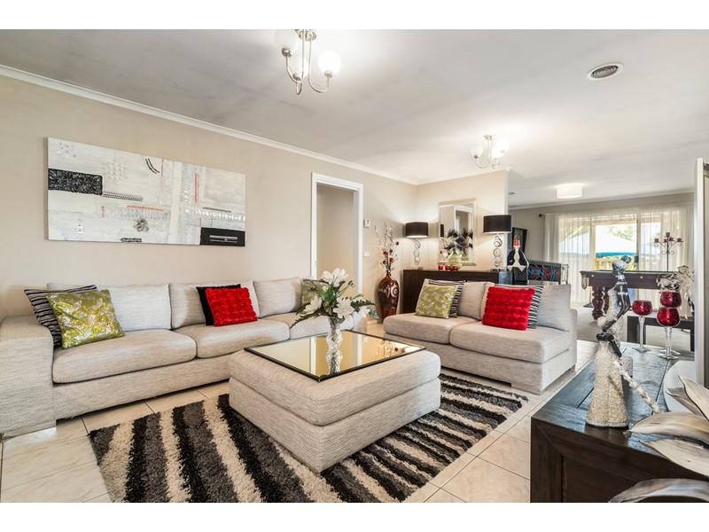 15 Marriott Crescent, Skye VIC 3977